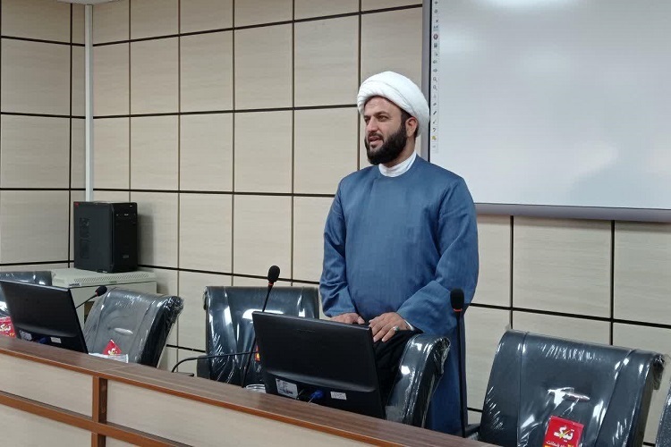 حجت‌الاسلام اسماعیل داوری، مسئول فرهنگسرای نهاد رهبری در دانشگاه علوم پزشکی شیراز