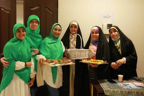 مائده زمینمائده خلیلی و اعضای مؤسسه مائدةالقرآن