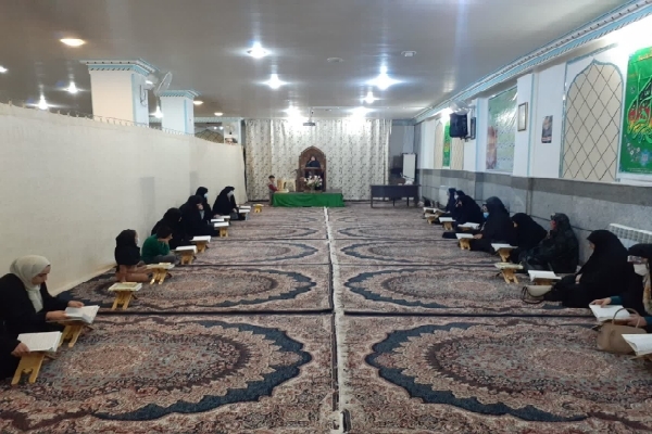 کرسی تلاوت قرآن بانوان در کرمان