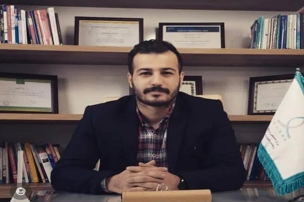 نیما حقیقی روانشناس و درمانگر حیطه کودکان و نوجوانان