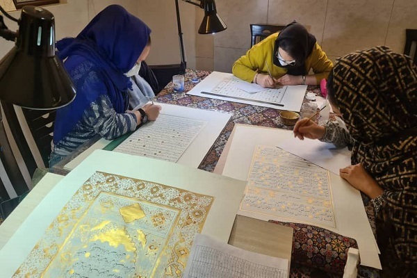 حکایت قرآنی که در مانیل خوشنویسی و در ایران تذهیب شد + عکس و فیلم