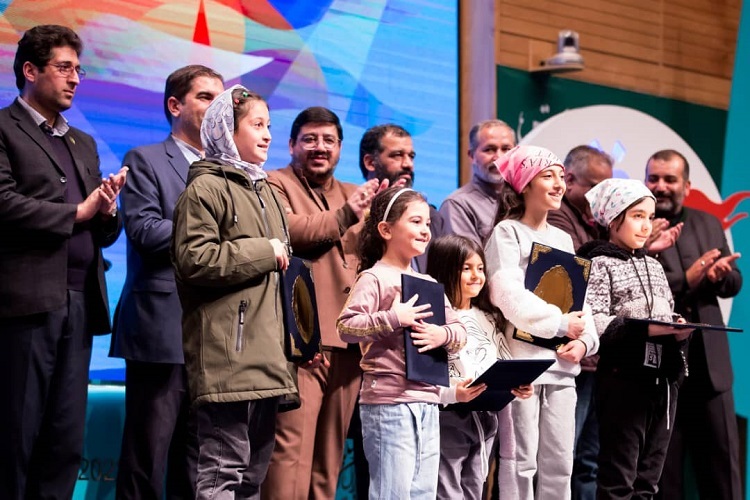 جشنواره تئاتر مقاومت را با بودجه یک نمایشِ سفارشی برگزار کردیم