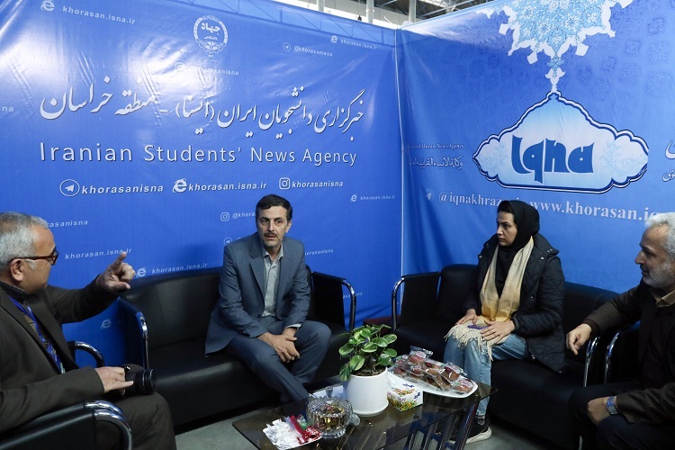 رضا جمشیدی، رئیس سازمان مدیریت و برنامهریزی خراسان رضوی در غرفه ایکنا در نمایشگاه دستاوردهای هفته پژوهش و فناوری خراسان رضوی رضا جمشیدی، رئیس سازمان مدیریت و برنامهریزی خراسان رضوی در غرفه ایکنا در نمایشگاه دستاوردهای هفته پژوهش و فناوری خراسان رضوی