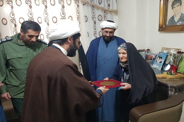 شهدای دانش‌آموز در دنیای معاصر بهترین الگو هستند