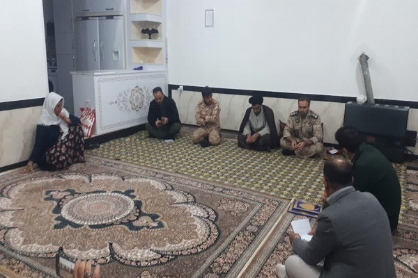 فرمانده سپاه پیرانشهر با خانواده دختران شین‌آبادی دیدار کرد