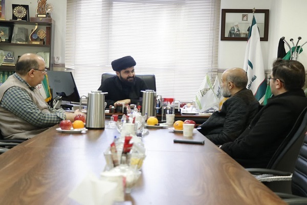 حجت‌الاسلام والمسلمین علوی عدل، سرپرست شبکه جهانی ولایت و مهدی توکلیان، سرپرست اداره کل کتابخانه‌های عمومی استان قم
