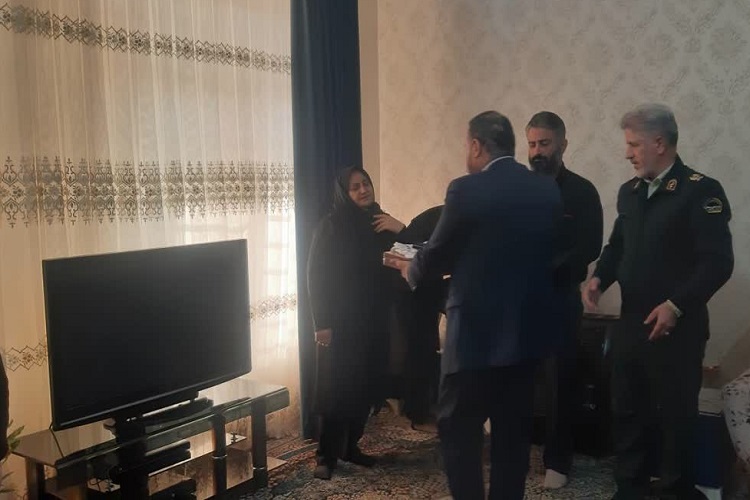 تجلیل از خانواده شهید حجت‌الاسلام رضا زارع مؤیدی، شهید مدافع امنیت