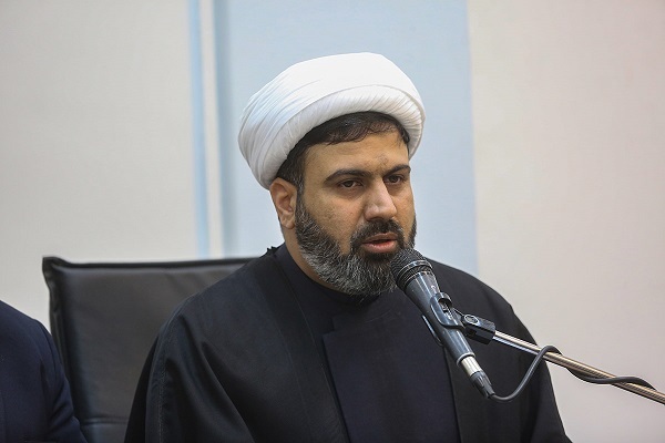 حجت‌الاسلام قاسمی، مدیر مرکز آفرینش‌های هنری آستان مقدس بانوی کرامت