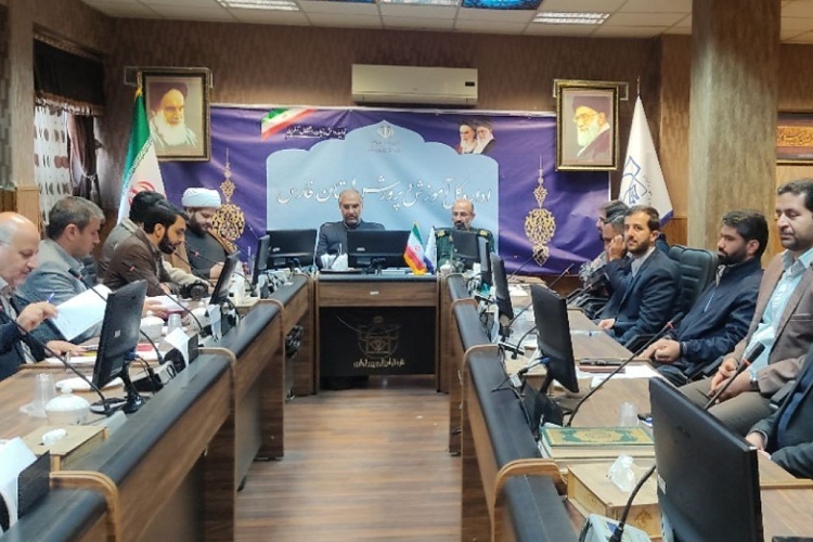 نشست قرارگاه راهیان‌نور دانش‌آموزی استان فارس