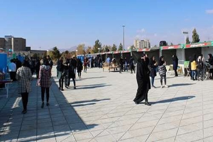 برپایی بازارچه کارآفرینی دانشجویی در دانشگاه سمنان