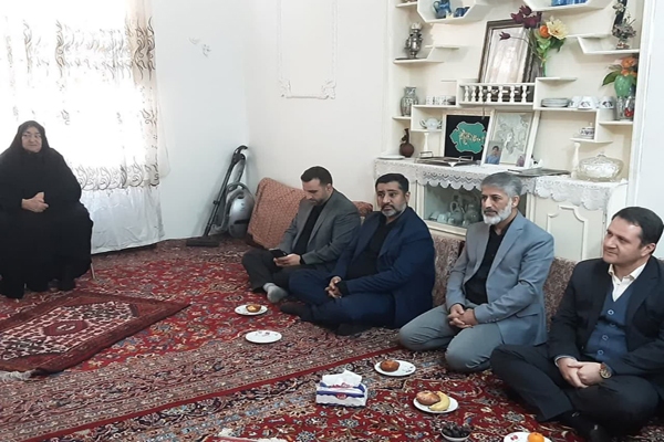 دیدار با خانواده شهید «فرهاد خورشیدی»