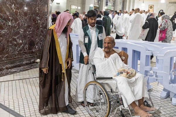 خدمت‌رسانی به زائران در موسم حج