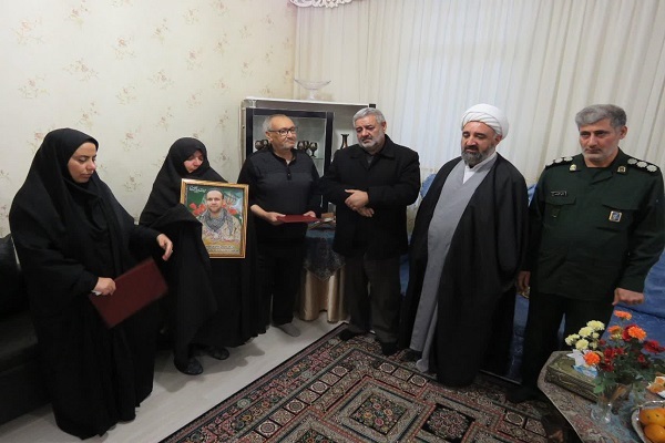 فرمانده سپاه خوی با خانواده شهید جعفرپور دیدار کرد