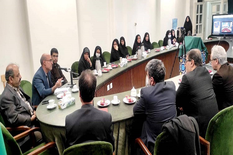 ابوالفضل حسن‌آبادی مدیر مسئول پژوهشنامه مطالعات اسنادی و آرشیوی مرکز اسناد آستان قدس رضوی