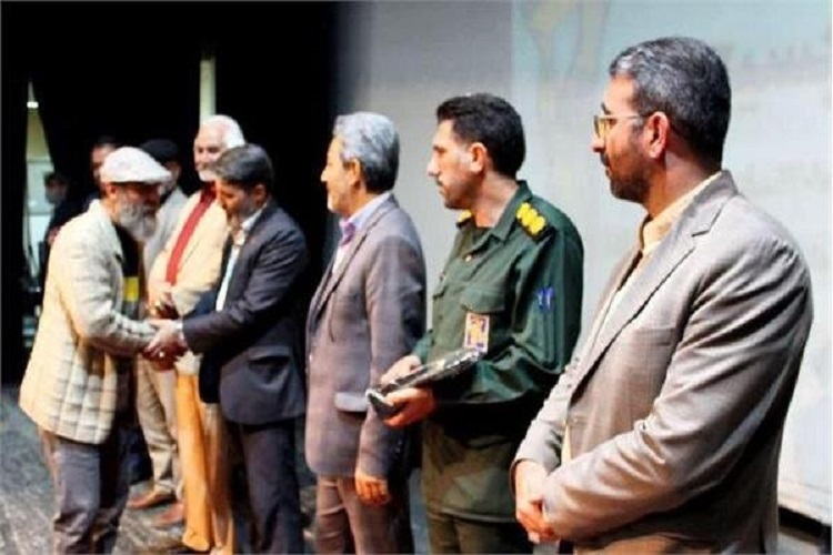 جشنواره تئاتر بسیج سمنان درخشش نمایش «نقطه صفر مرزی» و «قصیده زنجیر» در جشنواره سمنان