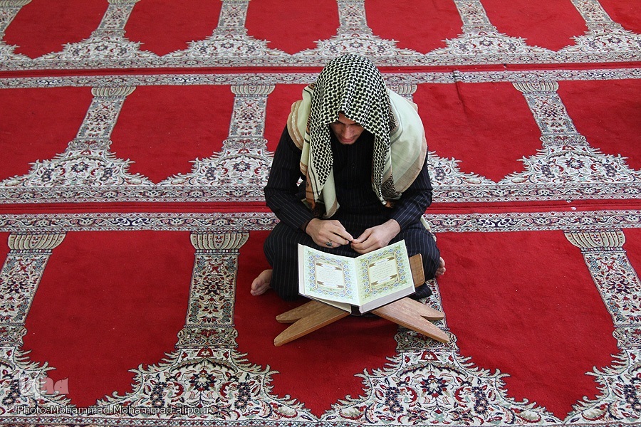 راه و روزنه‌ها را با تو می‌جویم