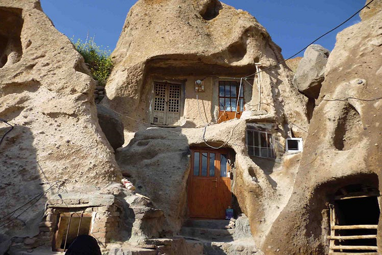 روستای صخره ای، کندوان
