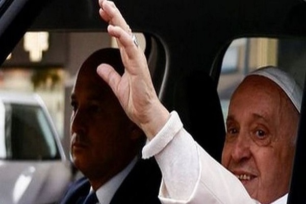 پاپ فرانسیس: هنوز زنده هستم