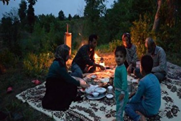 فطاری در تفرج گاهها آزادشهر