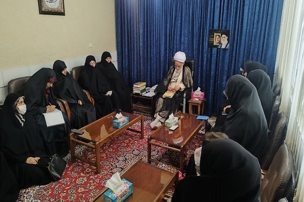 دیدار کارگروه «زیست عفیفانه» استان مرکزی با آیت‌الله دری نجف‌آبادی