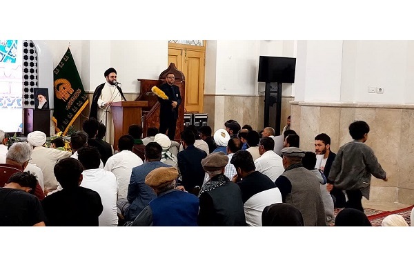 ترجمه همزمان سخنان رهبری در دو رواق حرم رضوی به چهار زبان برگزار شد