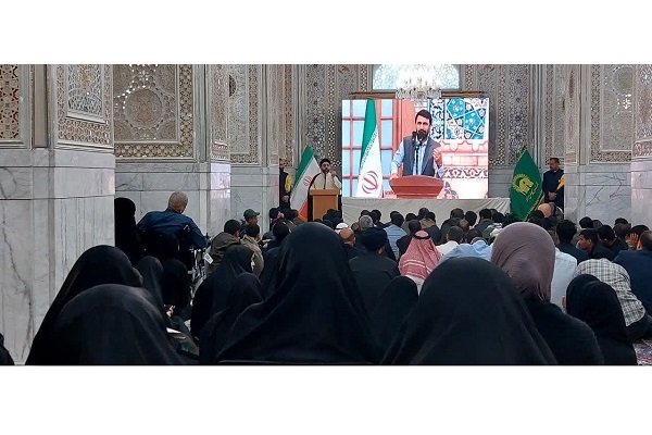 ترجمه همزمان سخنان رهبری در دو رواق حرم رضوی به چهار زبان برگزار شد