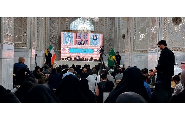 ترجمه همزمان سخنان رهبری در دو رواق حرم رضوی به چهار زبان برگزار شد
