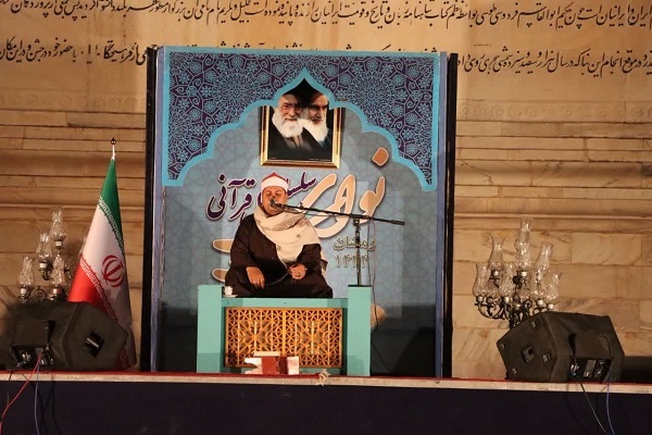 حضور قاری مصری در آرامگاه فردوسی + عکس