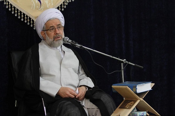 علی عباسی رئیس جامعةالمصطفی العالمیه