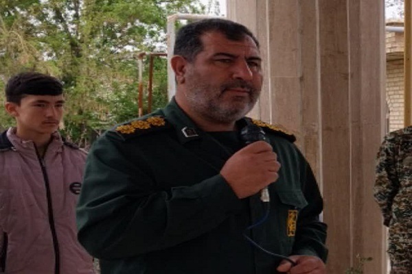 همه مراحل زندگی جامعه ایثارگری الهام‌بخش است