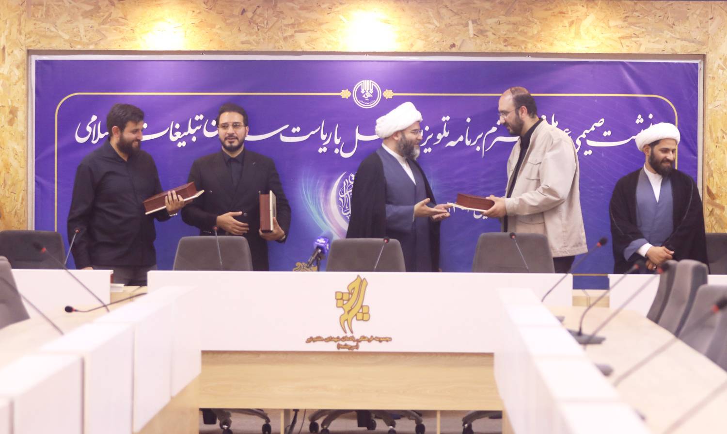 برنامه تلویزیونی «محفل» می‌تواند منجر به یک نهضت قرآنی شود