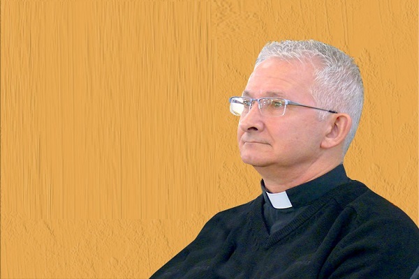 پروفسور کریستوفر پل کلوهسی کشیش کاتولیک در ایتالیا