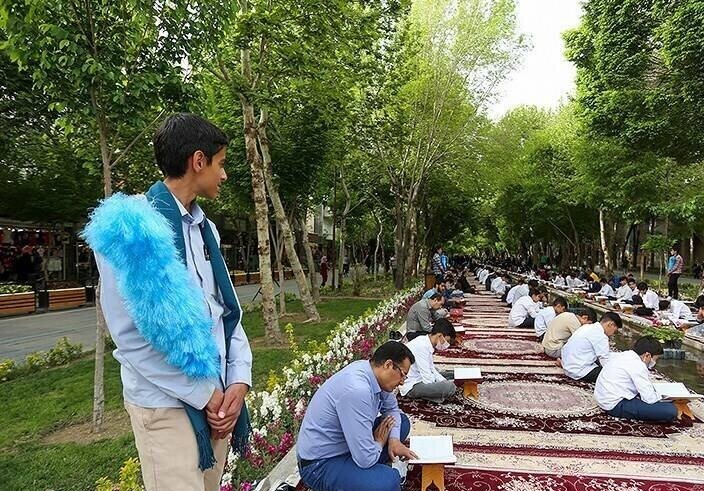 نوای دل‌انگیز قرآن در یکی از تاریخی‌ترین خیابان‌های جهان