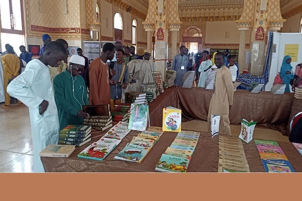 استقبال پرشور سنگالی‌ها از نمایشگاه قرآنی و حدیثی جامعةالمصطفی