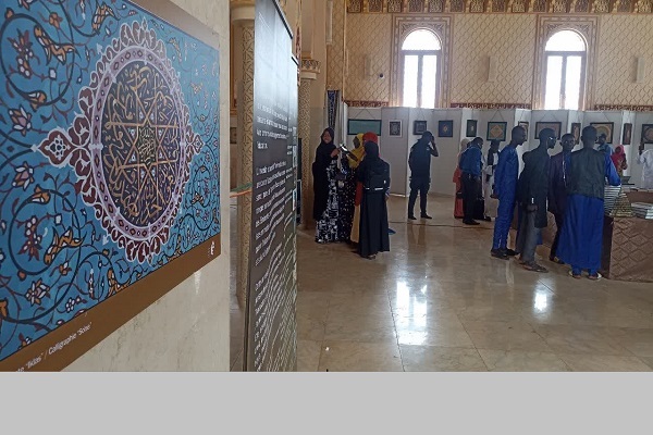 استقبال پرشور سنگالی‌ها از نمایشگاه قرآنی و حدیثی جامعةالمصطفی