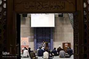 کرسی تلاوت قرآن در مسجد دانشگاه تهران