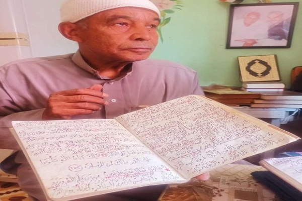 کتابت عاشقانه 3 نسخه قرآن کریم توسط معلم مصری /اماده