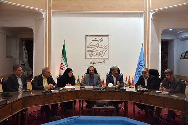 نشست مدیرکل میراث فرهنگی یزد با مدیران اماکن تاریخی و تأسیسات گردشگری