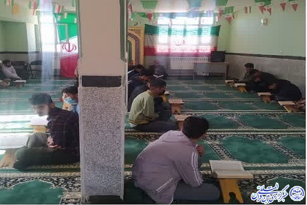 برپایی محفل قرآن دانش‌آموزی در شهرستان دالاهو