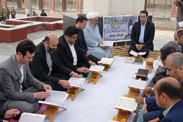 محفل انس با قرآن در جوار آرامگاه مختومقلی فراغی مراوه تپه