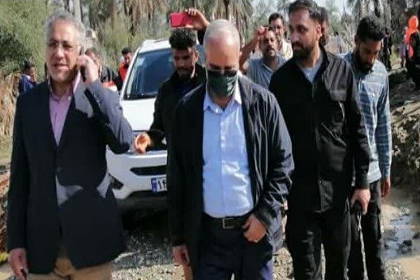 حضور استاندار کرمان در مناطق سیل‌زده جیرفت