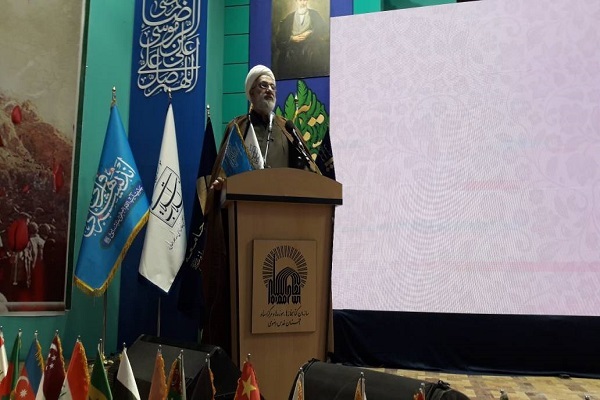 روش تفسیر مقام معظم رهبری اجتهادی با گرایش اجتماعی است