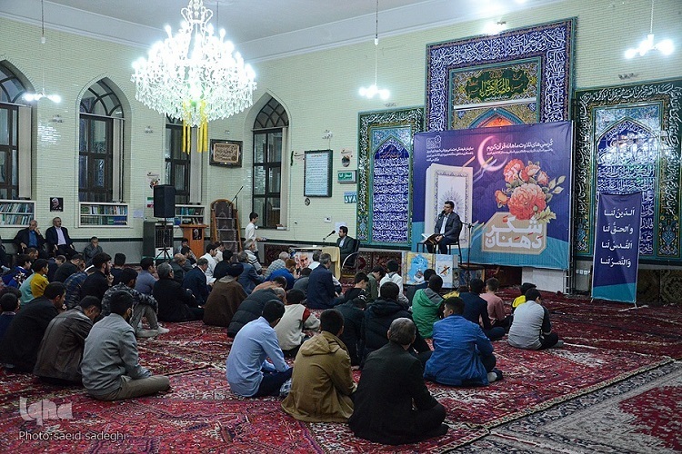 کرسی تلاوت، قرآن