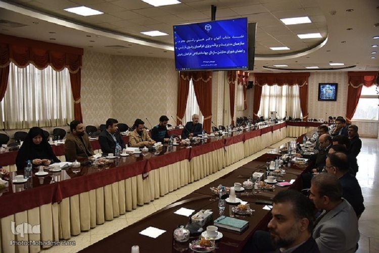 سیدجمال‌الدین حسینی، رئیس سازمان مدیریت و برنامه‌ریزی خراسان رضوی در نشست با رئیس و مدیران جهاددانشگاهی خراسان رضوی