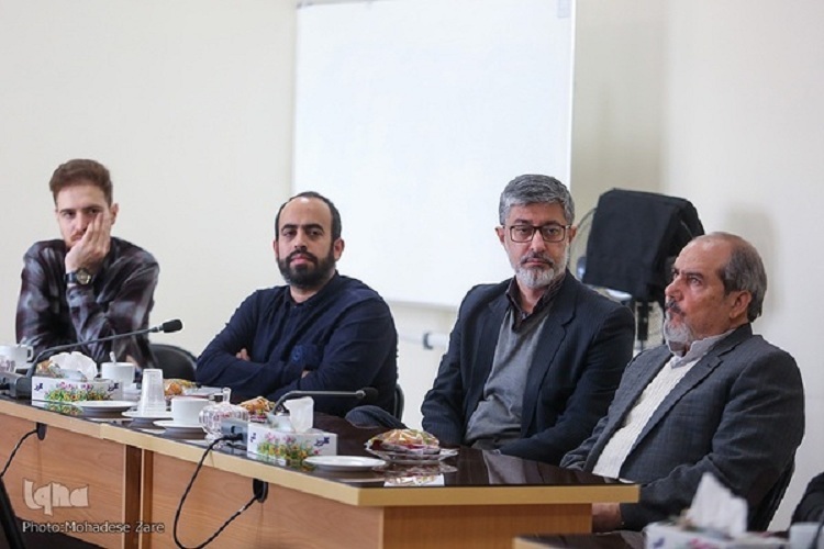 بررسی قرآن و سیاست جنسیتی: دوگانه زن/ خانواده