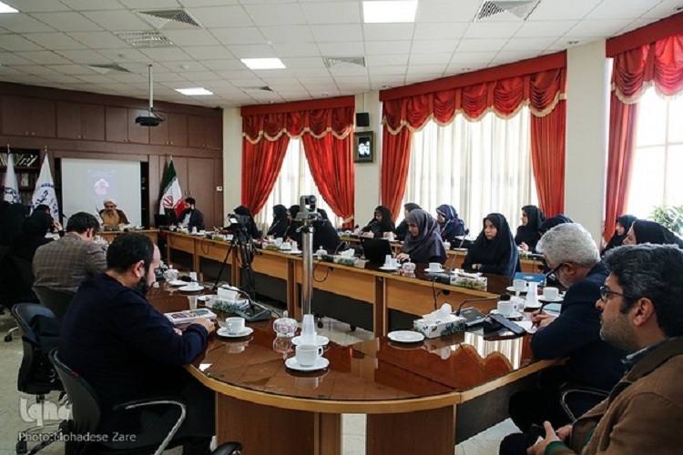 بررسی قرآن و سیاست جنسیتی: دوگانه زن/ خانواده
