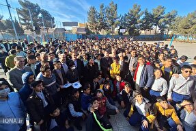 تجلیل استاندار یزد از عوامل محفل قرآنی دبیرستان شهید مرشد+ عکس