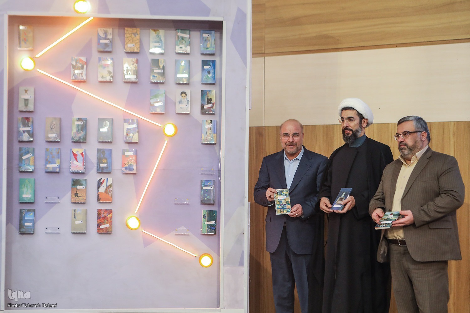 آیین رونمایی از مجموعه 40 جلدی ره‌نامه