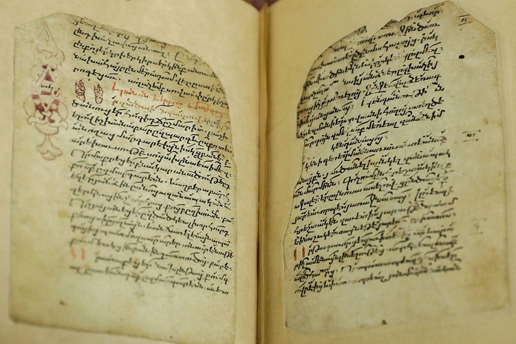 شناسایی 2500 منبع مرتبط با ادیان ابراهیمی در کتابخانه رضوی
