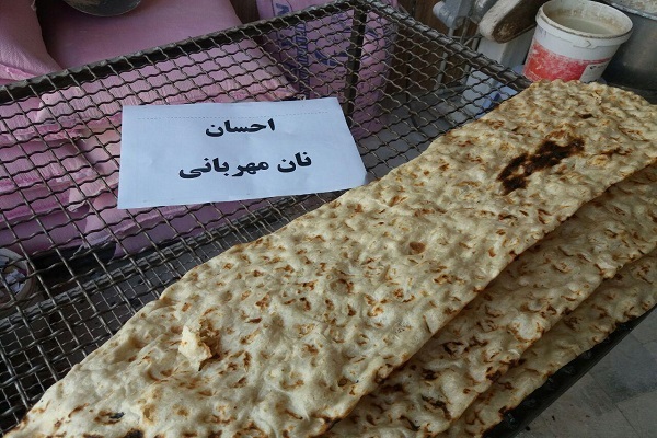 توزیع نان رایگان